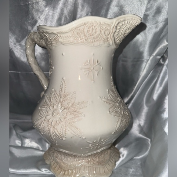 Seasonal Elegance Snowflake collection by Cracker Barrel - Picture 5 of 8